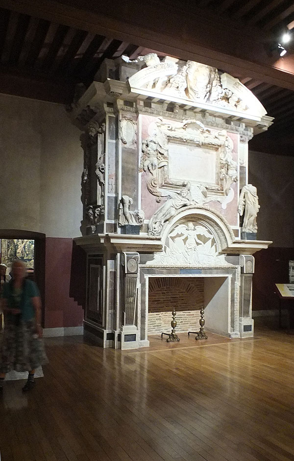 chateaufireplace3