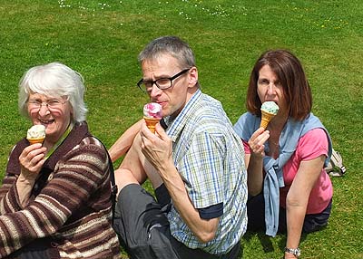 Simon shares ices